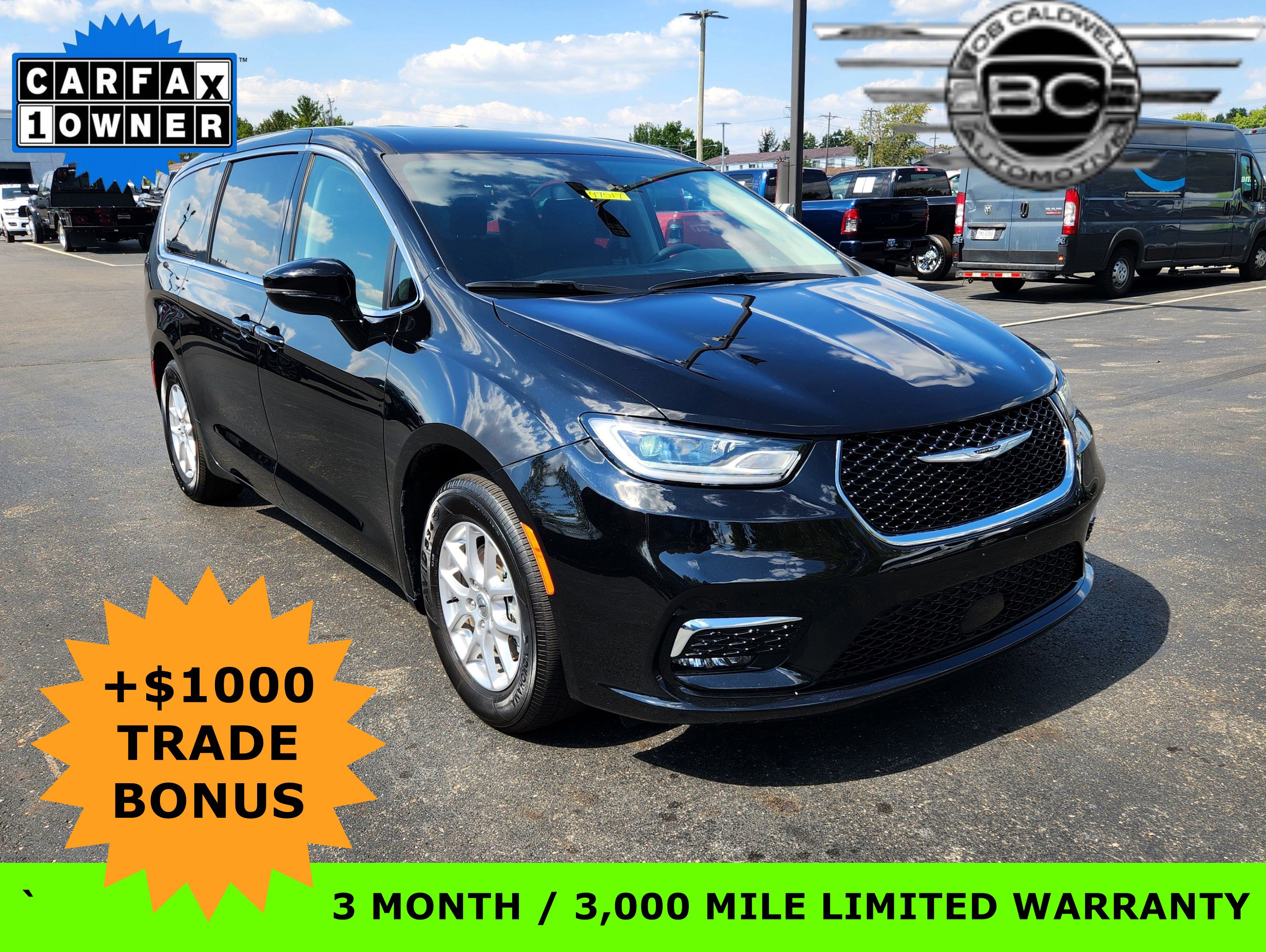 Used 2024 Chrysler Pacifica Touring-L image 1