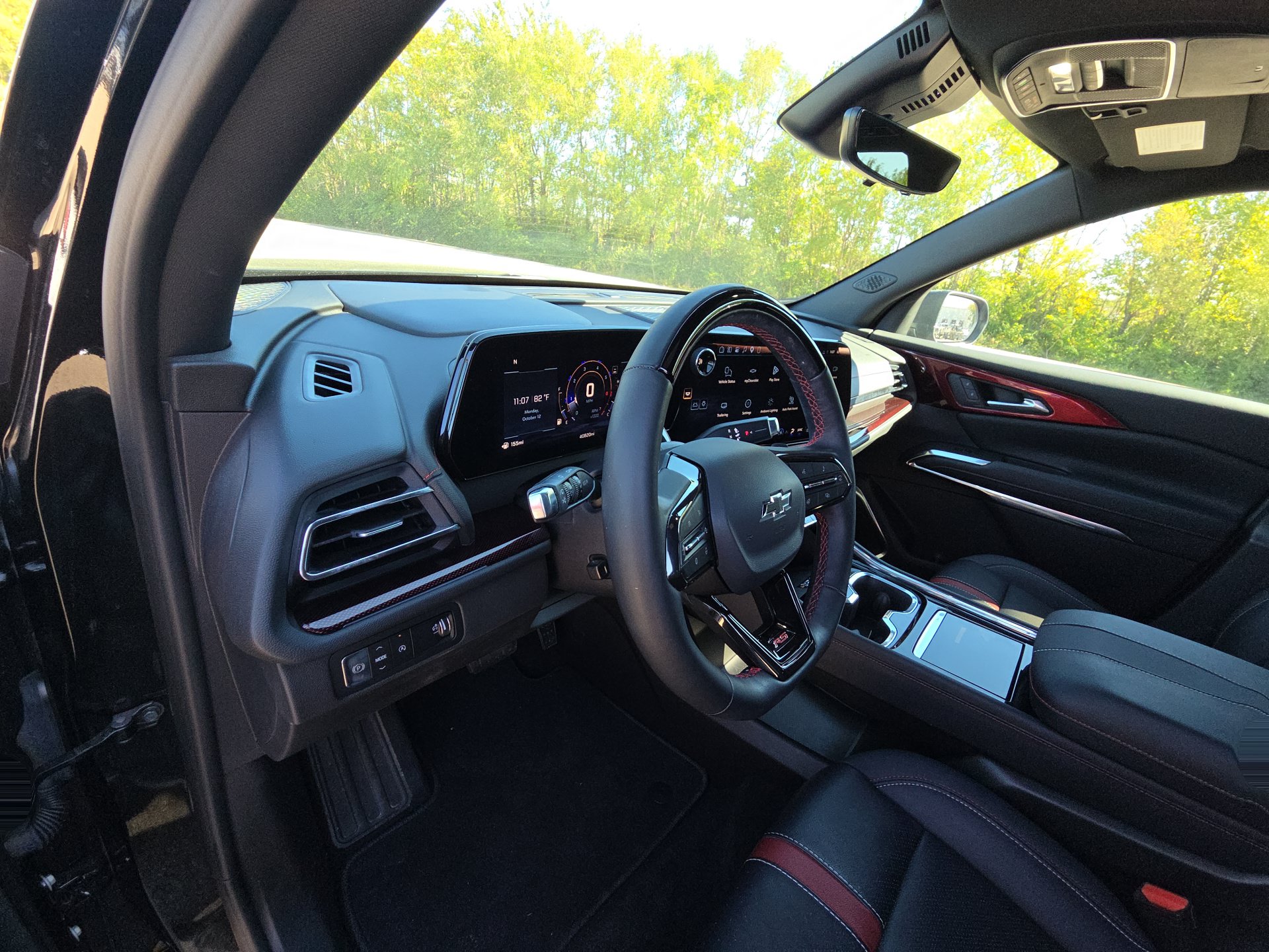 Used 2026 Chevrolet Traverse RS FWD image 14