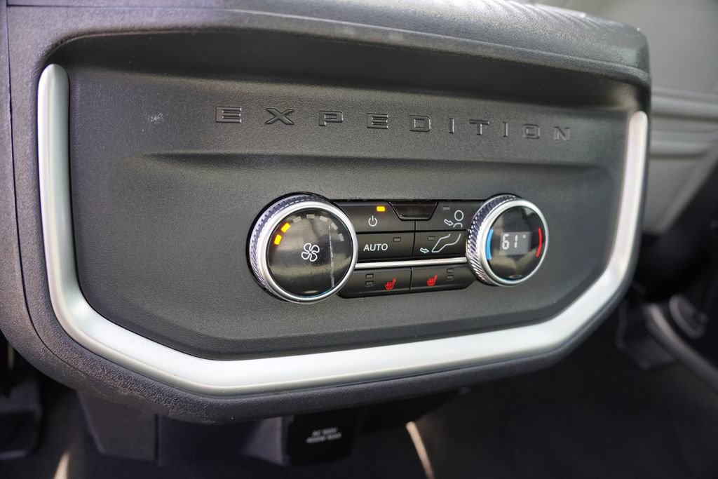 Used 2025 Ford Expedition Max Platinum AWD/4WD image 4