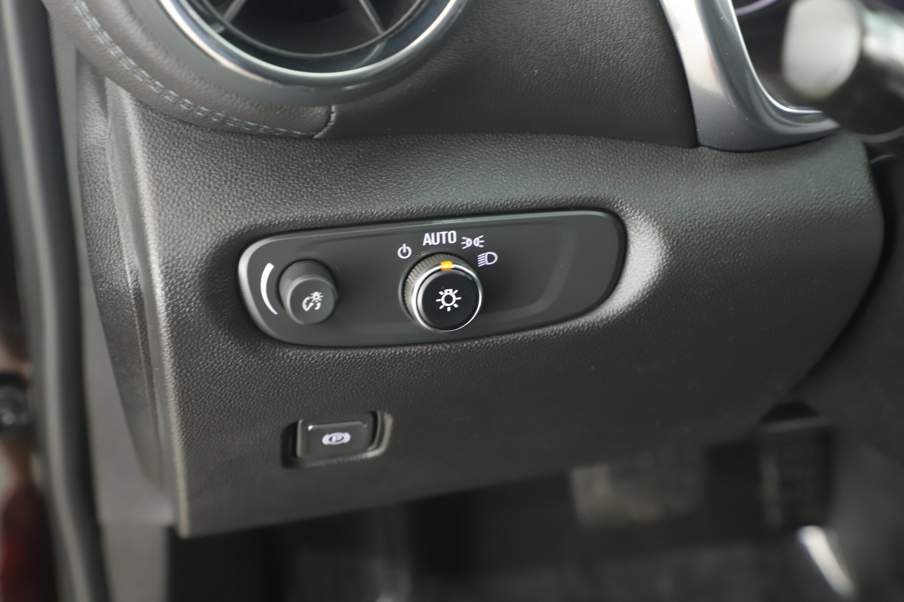 Used 2022 Chevrolet Blazer LT image 11