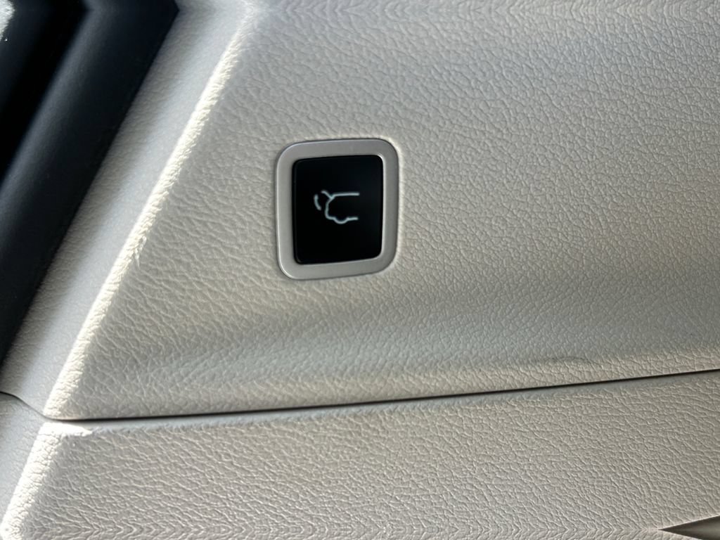 Used 2023 Chrysler Pacifica Touring-L FWD image 20
