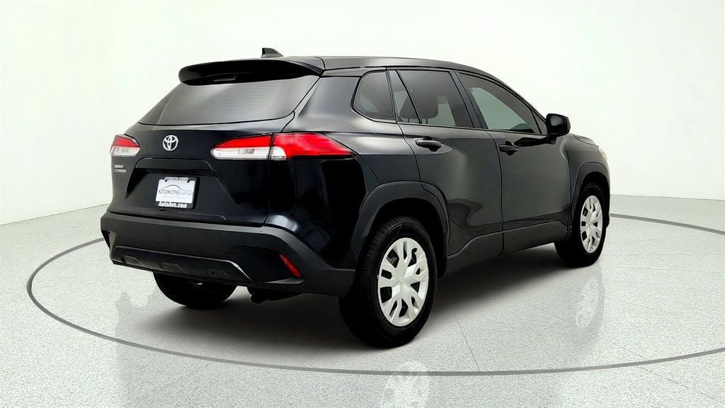 Used 2025 Toyota Corolla Cross L FWD image 5