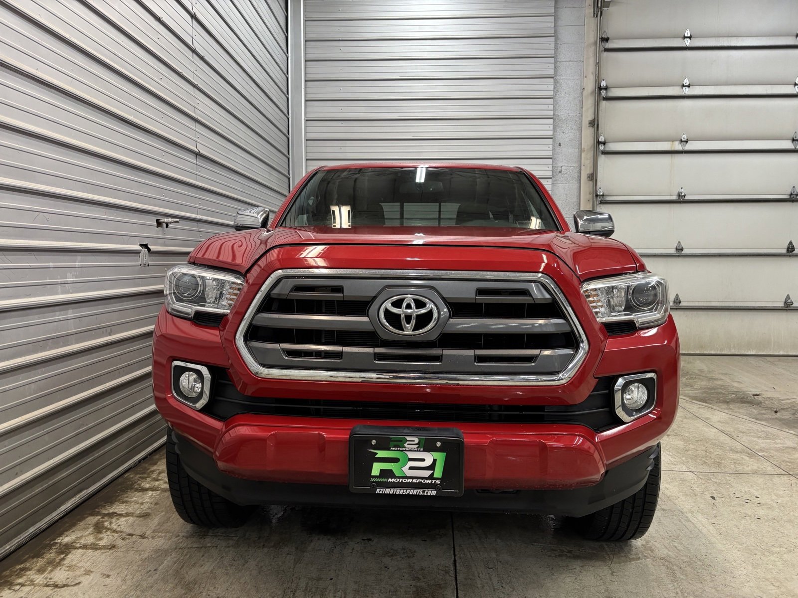 Used 2017 Toyota Tacoma Limited image 2