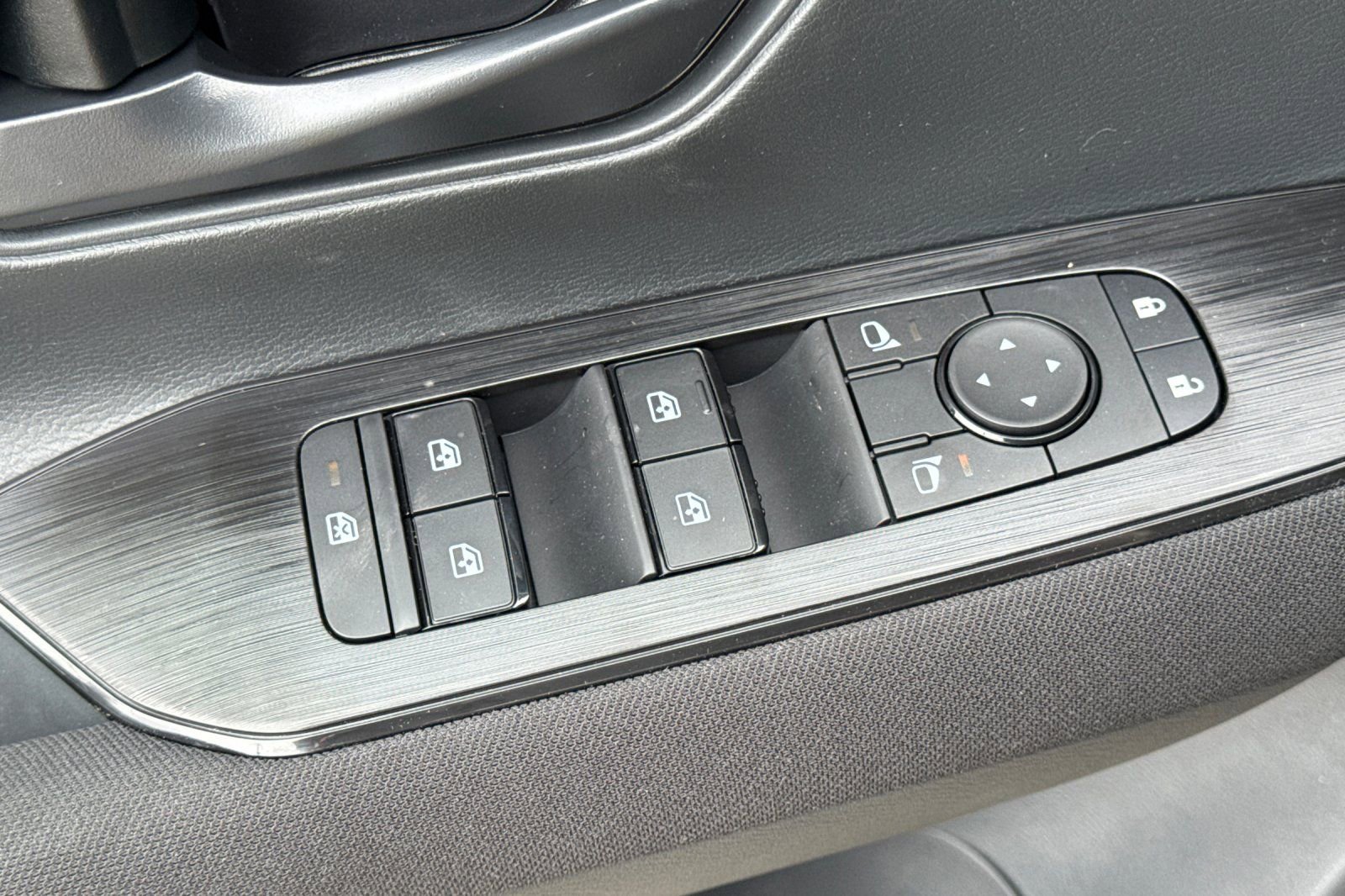 New 2025 Nissan Kicks S image 13