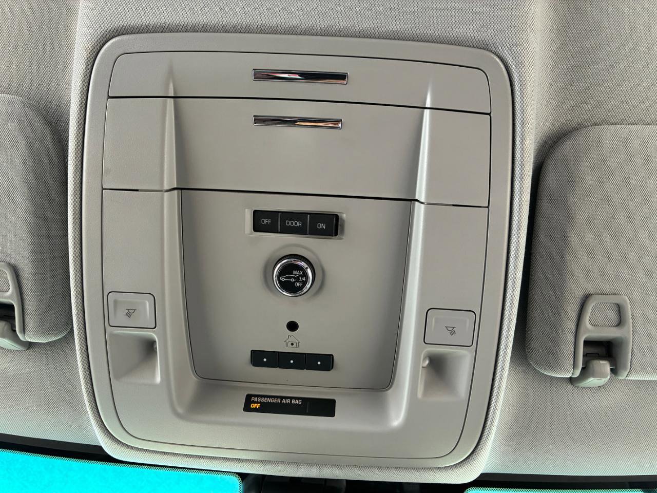 Used 2019 Chevrolet Tahoe LT w/ Luxury Package RWD image 12