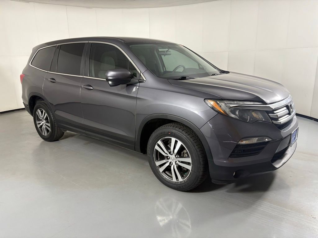 Used 2017 Honda Pilot EX image 2