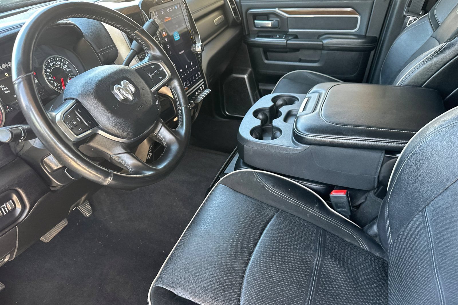 Used 2024 RAM 2500 Laramie AWD/4WD image 10