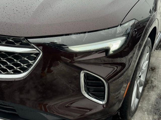 Used 2022 Buick Envision Avenir w/ Technology Package II image 2