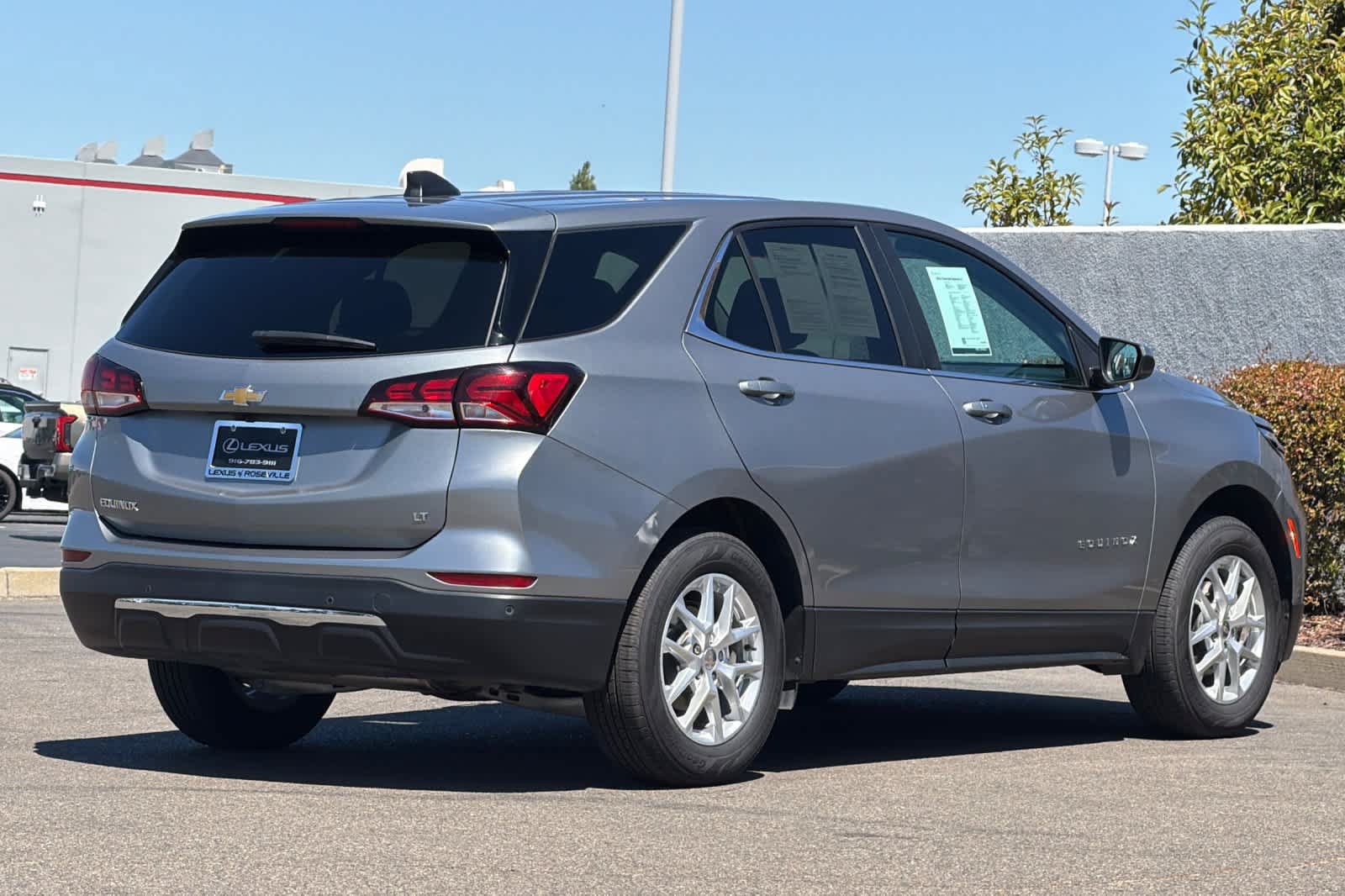Used 2024 Chevrolet Equinox LT FWD image 2
