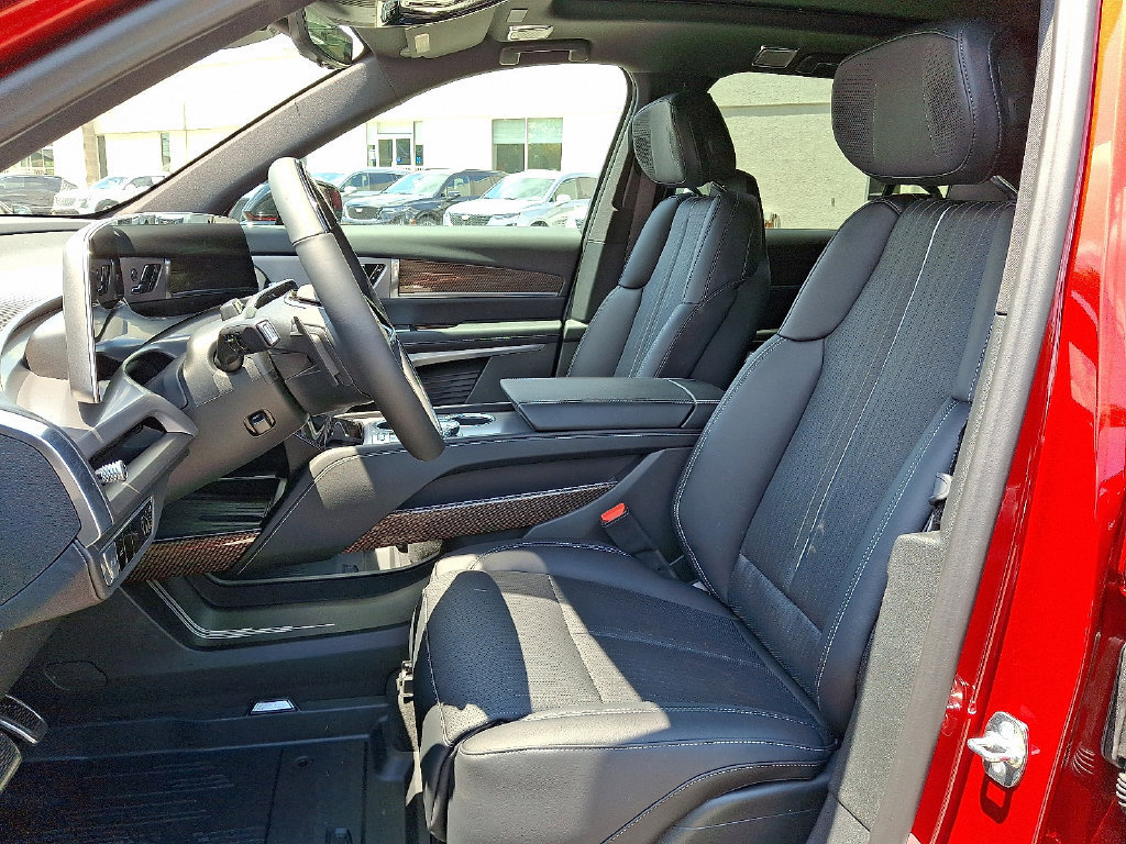 New 2026 Cadillac Vistiq Premium Luxury w/ LPO, Floor Liner Package AWD/4WD image 9