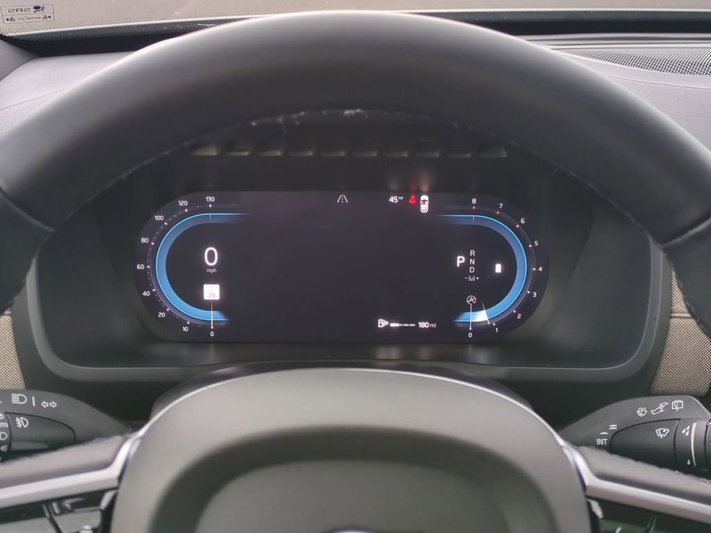 Used 2025 Volvo XC90 B5 Plus image 11