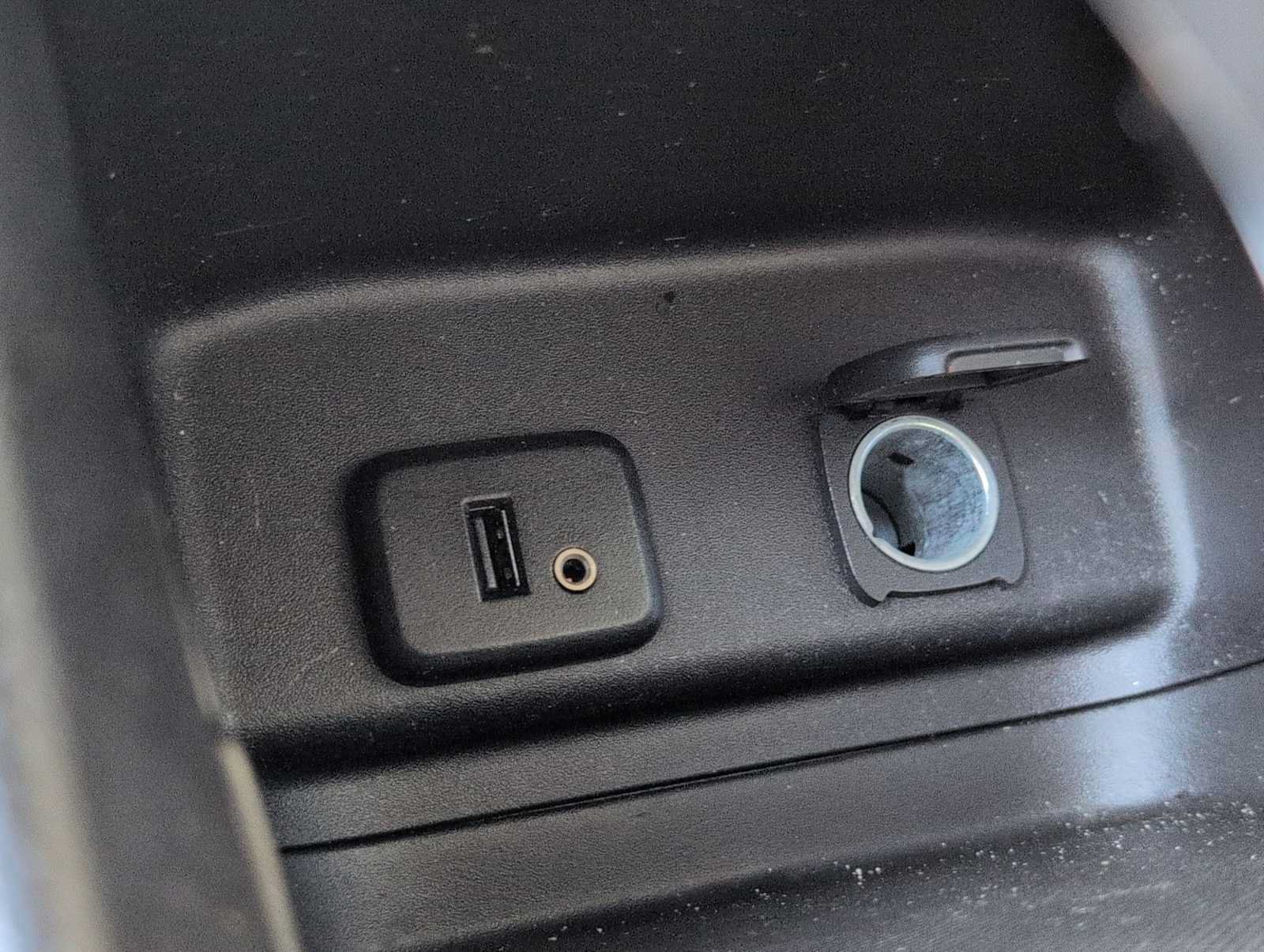 Used 2018 Chevrolet Equinox LT FWD image 29