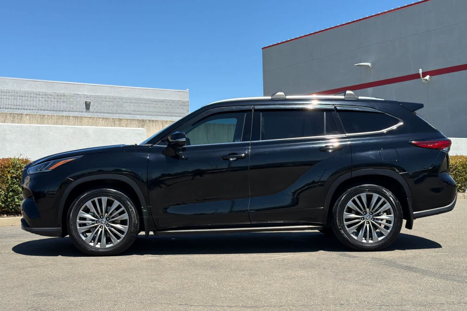 Used 2021 Toyota Highlander Platinum FWD image 9