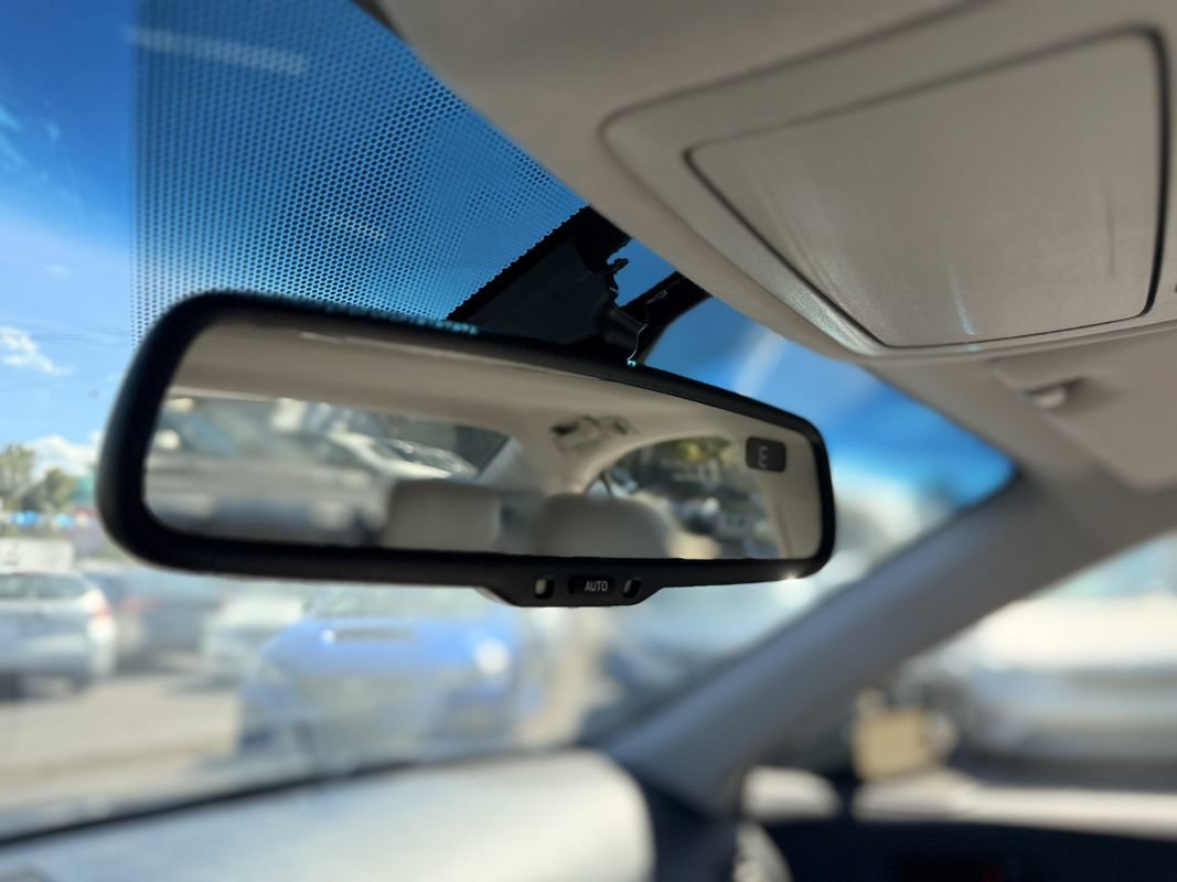 Used 2011 Lexus ES 350 w/ Preferred Accessory Package FWD image 21