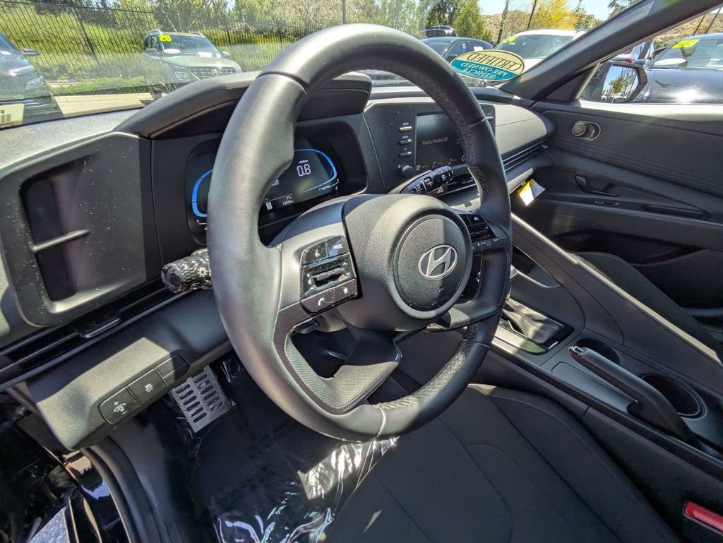 Certified 2025 Hyundai Elantra Sport image 16