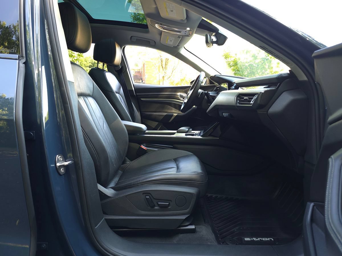 Used 2024 Audi Q8 e-tron Premium AWD/4WD image 22