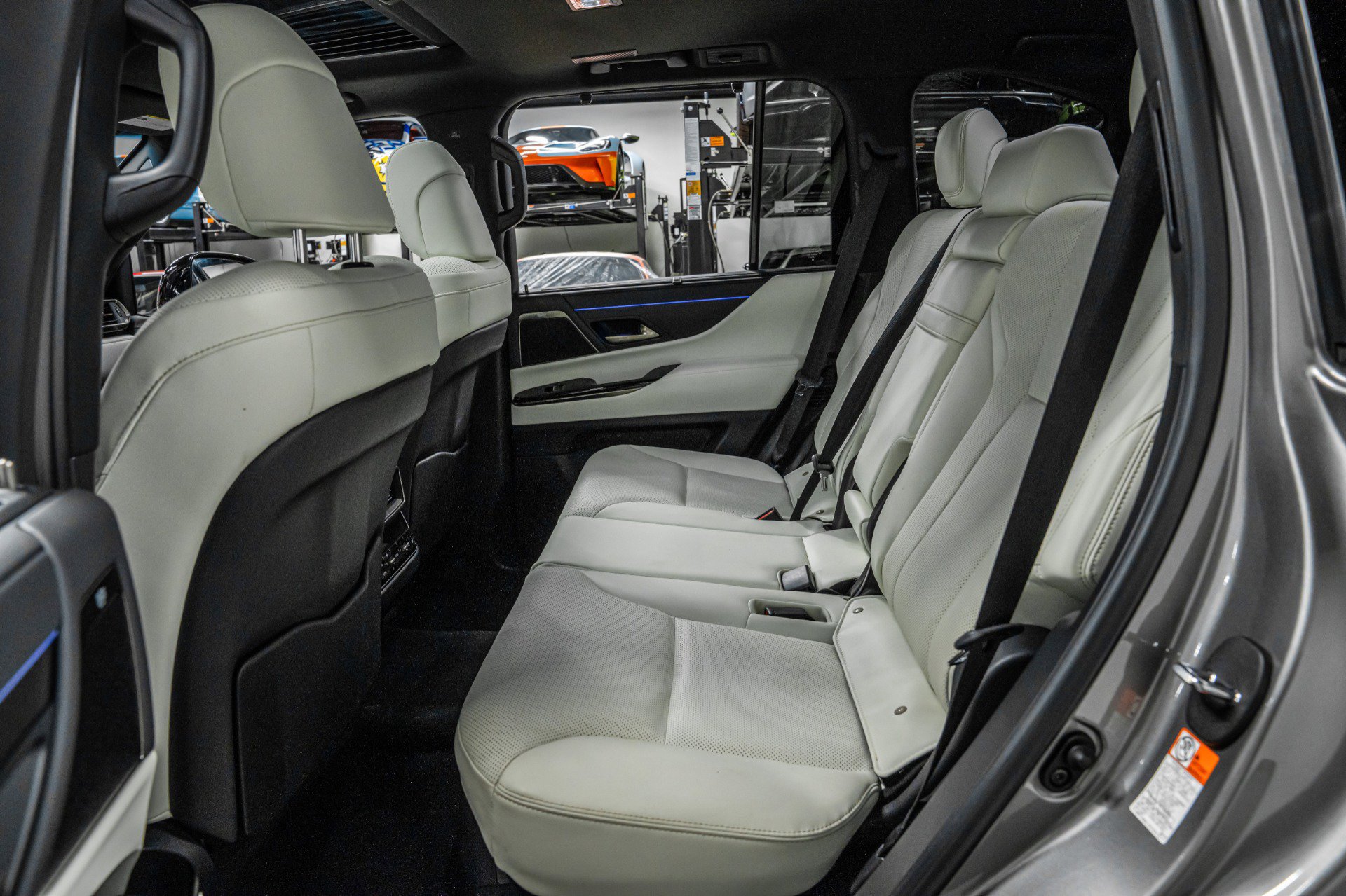 Used 2024 Lexus LX 600 4WD w/ Appearance Package image 31