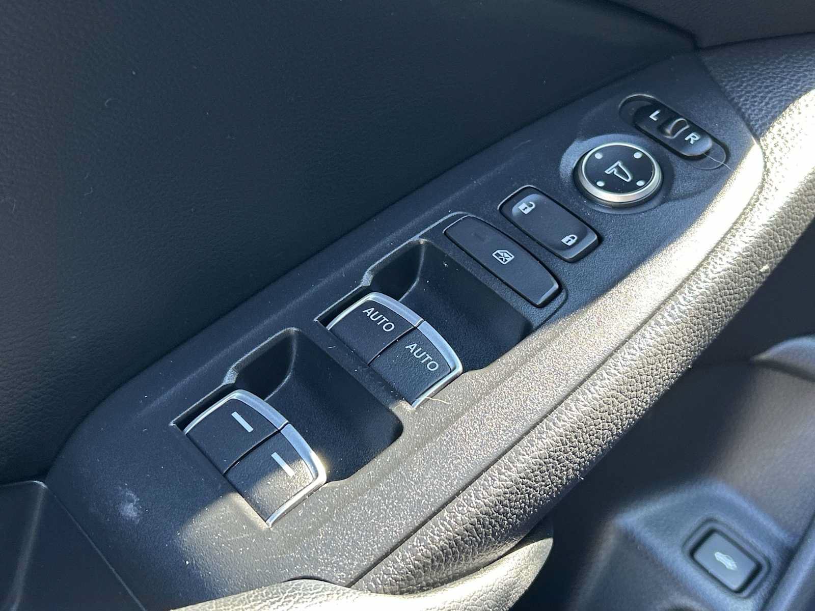 Used 2018 Honda Accord Sport image 12