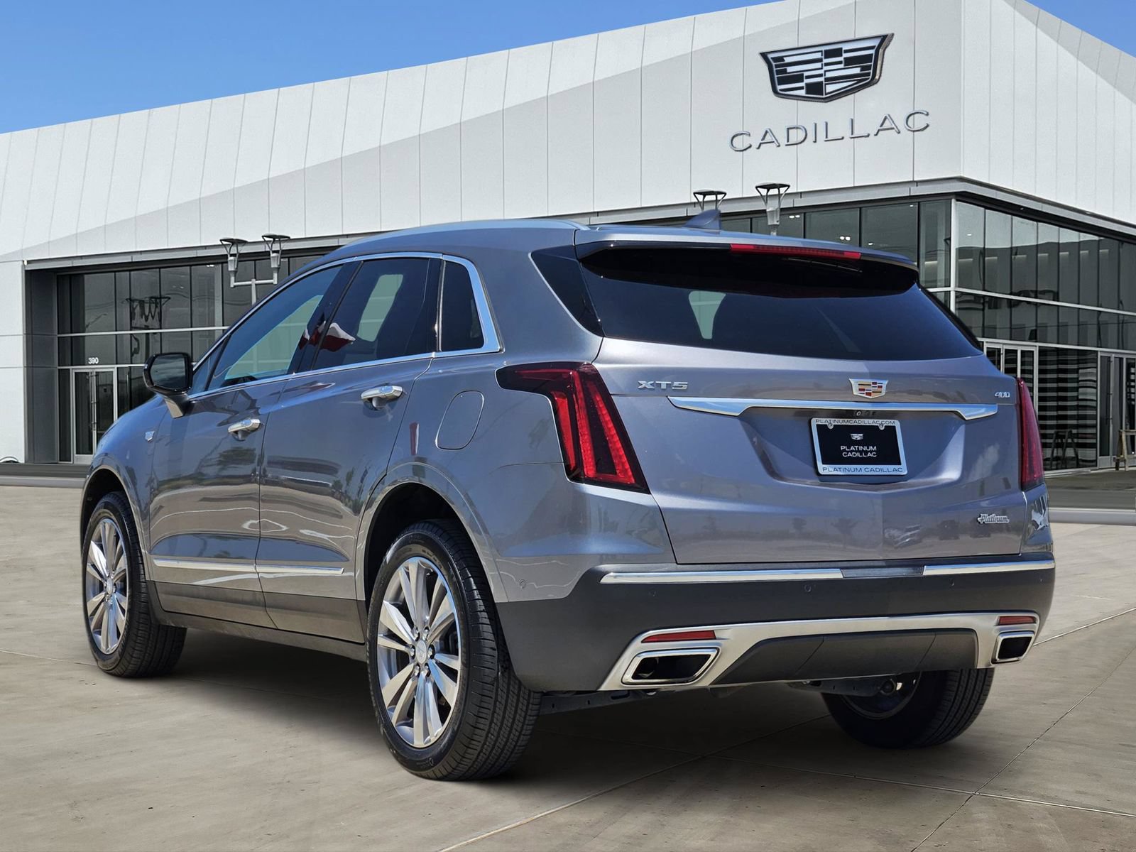 Certified 2022 Cadillac XT5 Premium Luxury w/ Technology Package FWD image 4