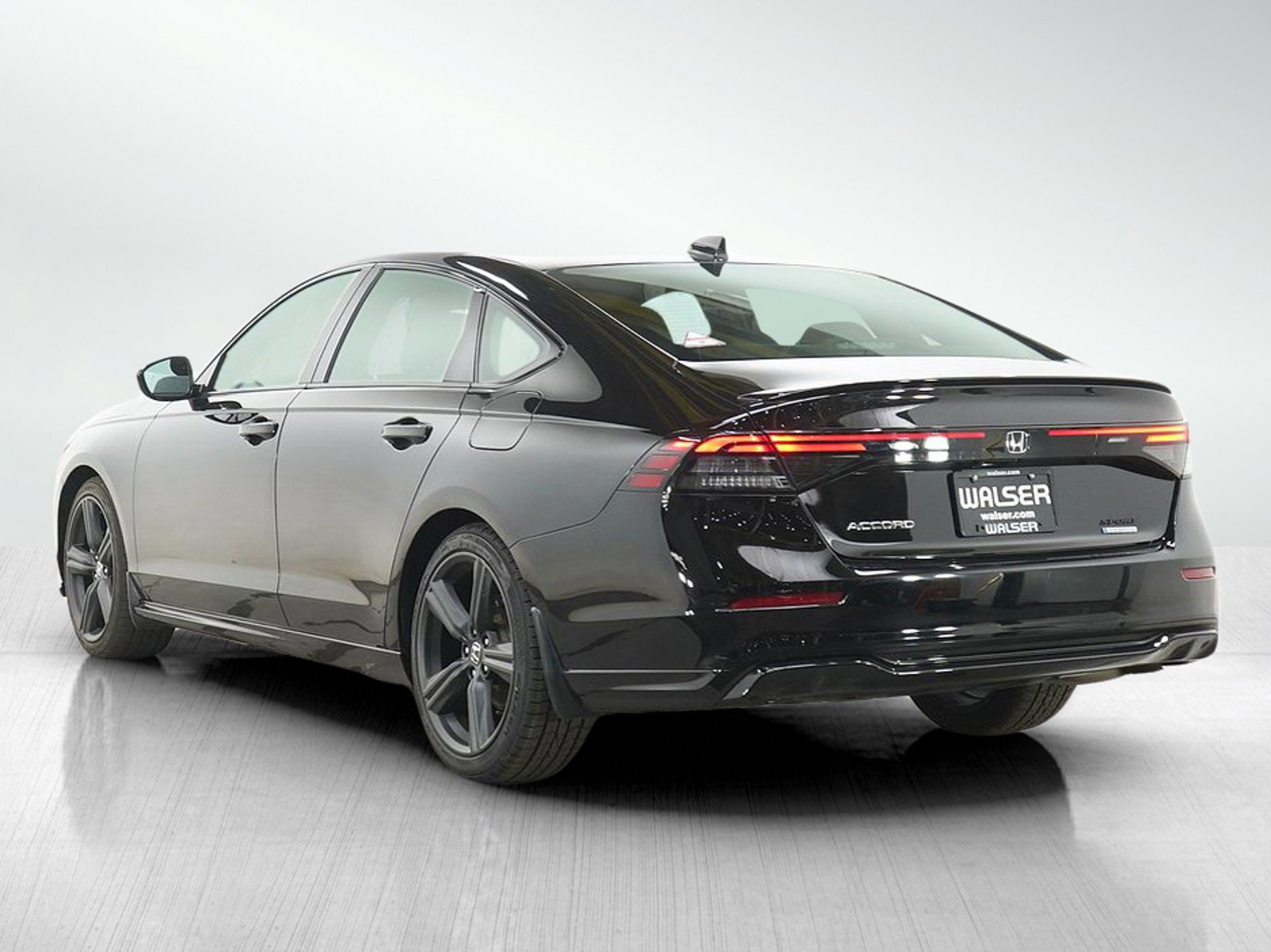 Used 2024 Honda Accord Sport image 3