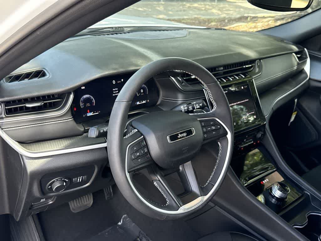 Used 2024 Jeep Grand Cherokee L Laredo AWD/4WD image 12