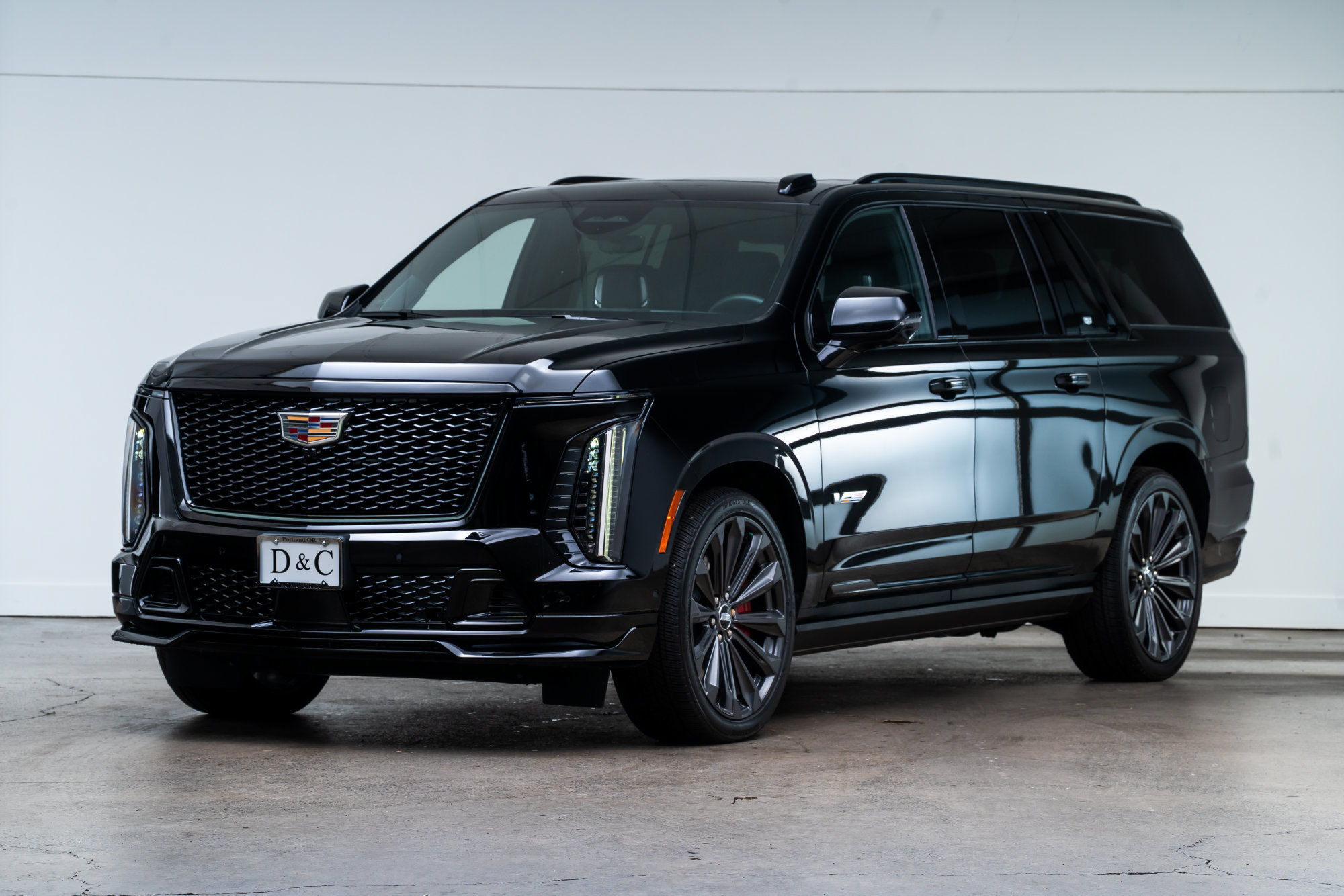 Used 2025 Cadillac Escalade ESV V AWD/4WD image 3