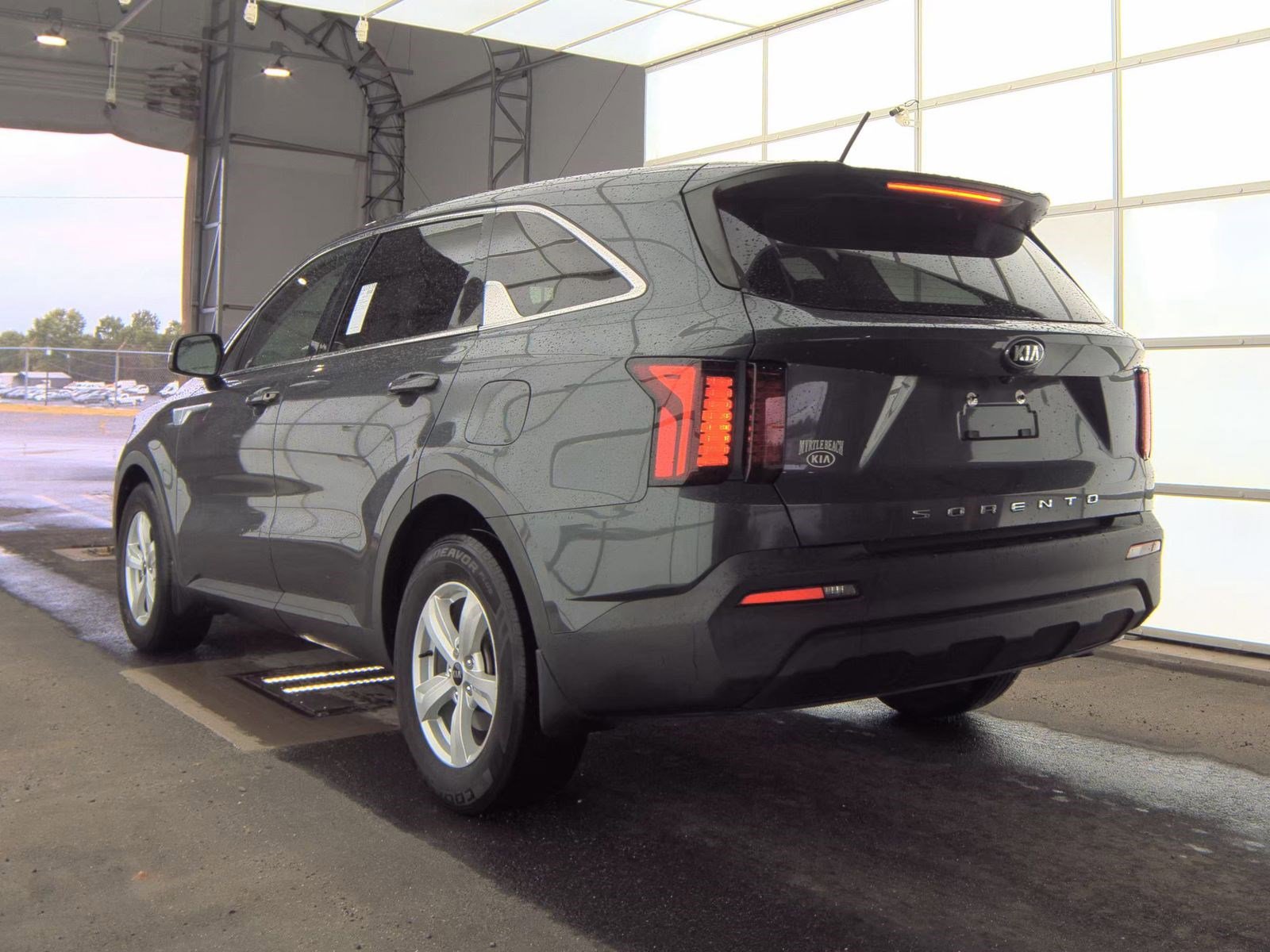 Used 2021 Kia Sorento LX FWD image 6