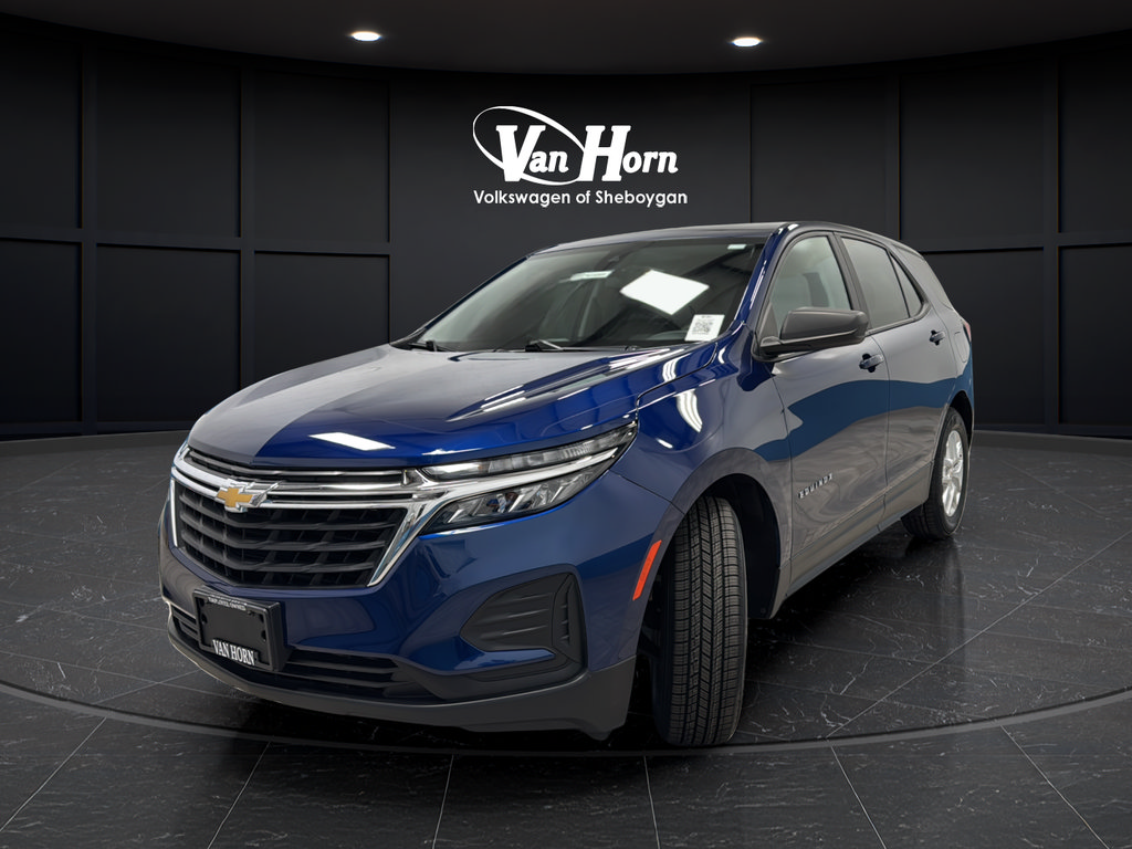 Used 2022 Chevrolet Equinox LS w/ LS Convenience Package AWD/4WD image 3