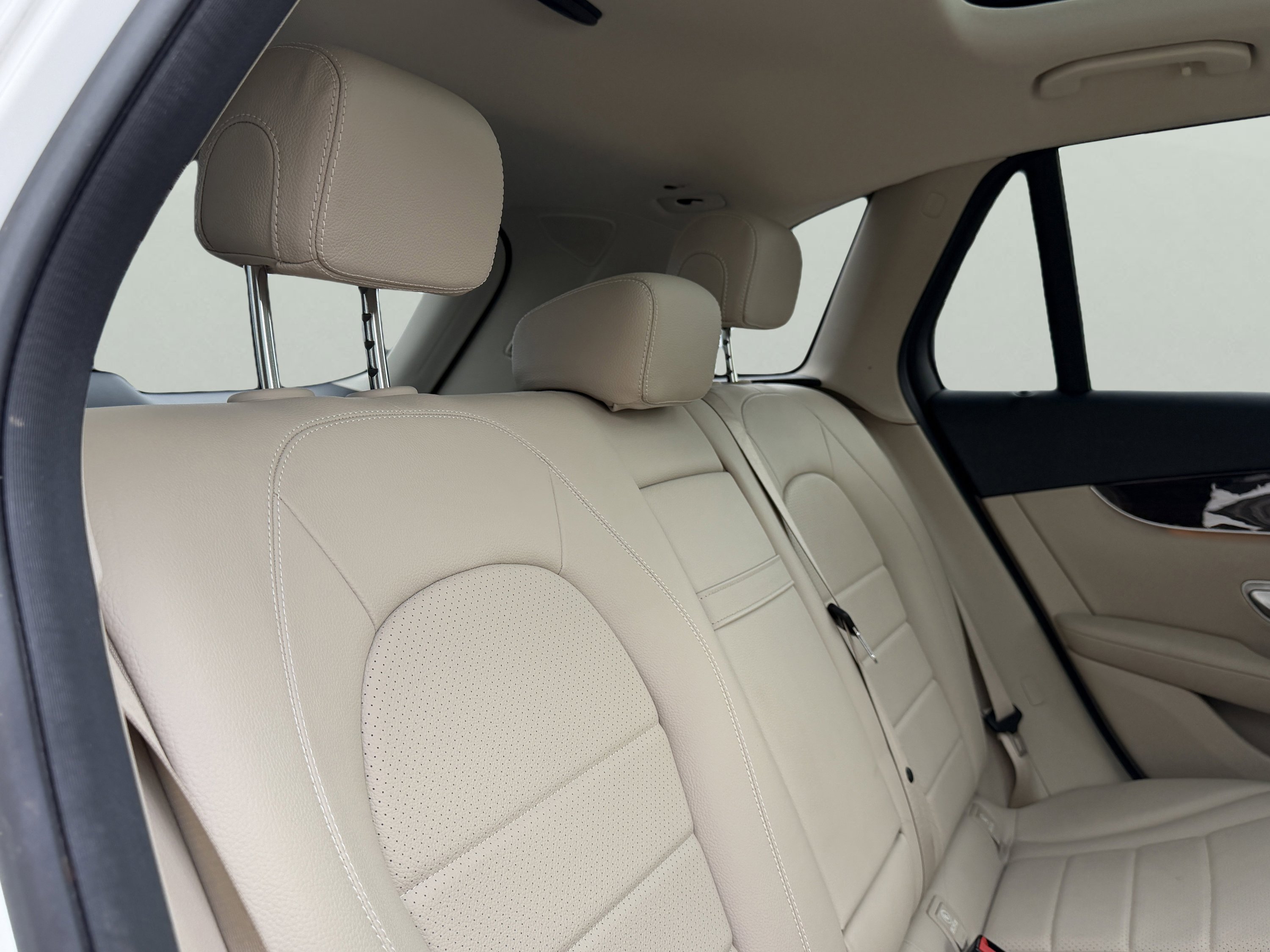 Used 2019 Mercedes-Benz GLC 300 4MATIC w/ Multimedia Package image 39