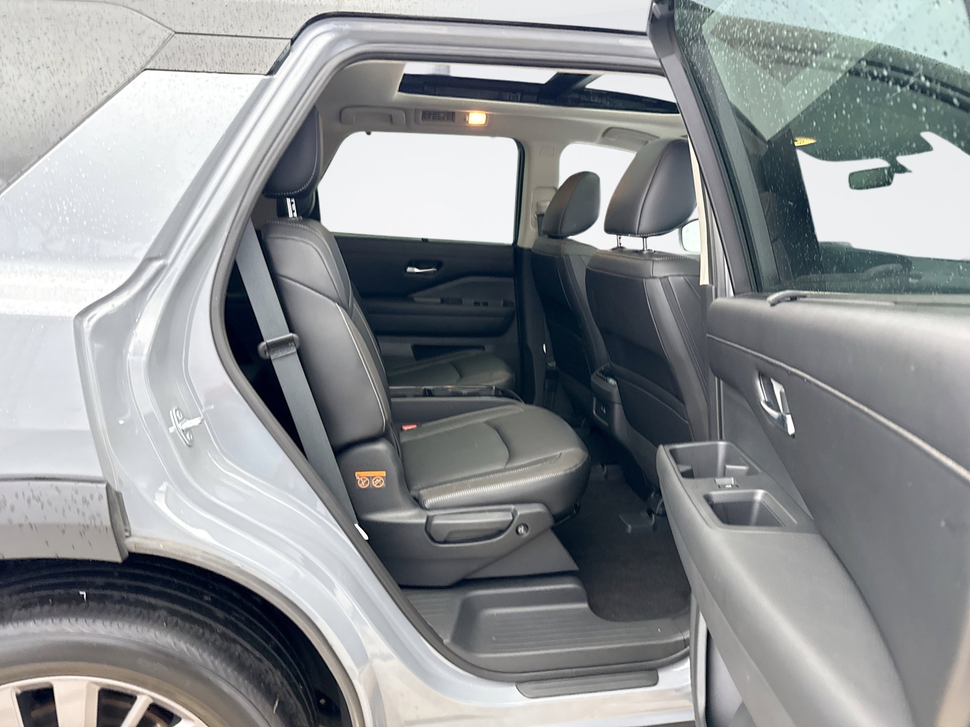 Used 2023 Nissan Pathfinder SL w/ SL Premium Package AWD/4WD image 17
