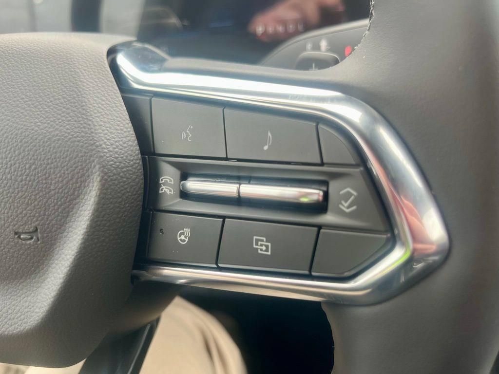 New 2026 Chevrolet Equinox LT w/ Safety and Technology Package AWD/4WD image 17