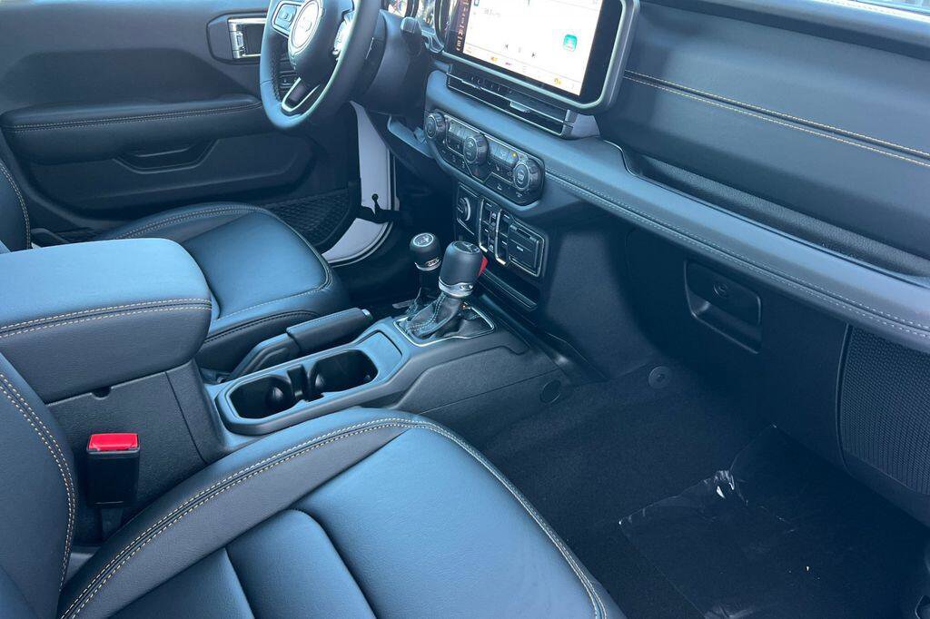 New 2026 Jeep Gladiator Sport AWD/4WD image 15