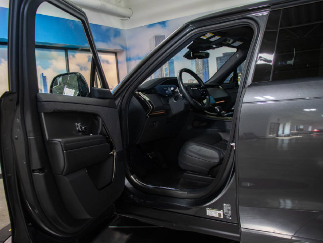 Used 2025 Land Rover Range Rover Sport Dynamic SE AWD/4WD image 15