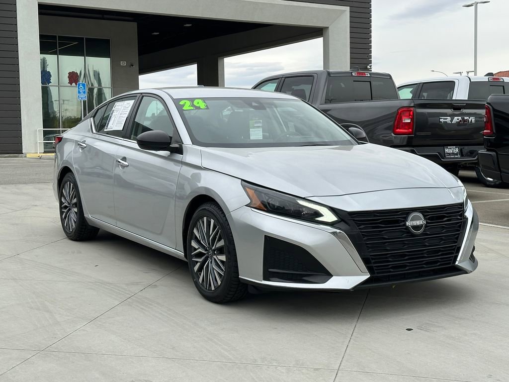 Used 2024 Nissan Altima 2.5 SV image 10