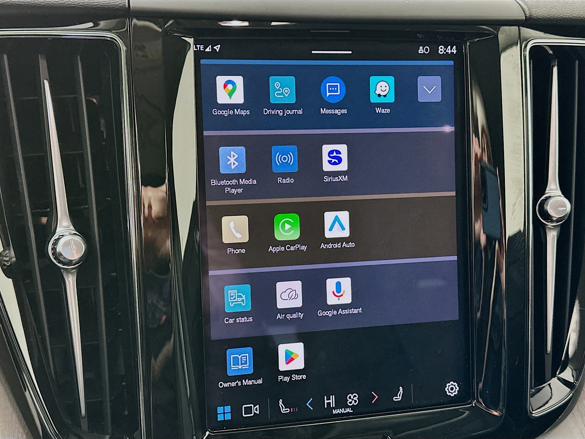 Used 2025 Volvo XC60 B5 Plus image 19