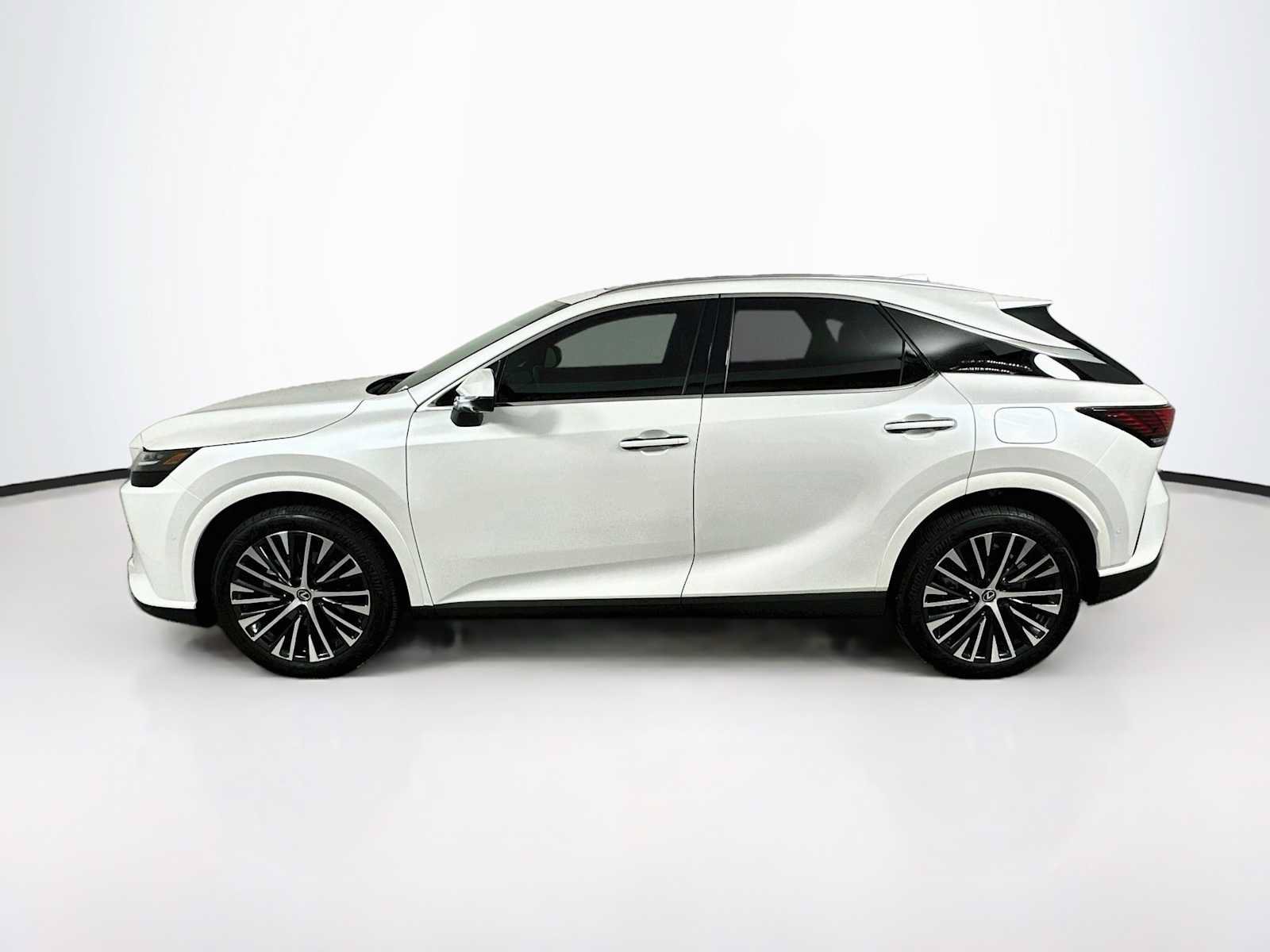 Used 2024 Lexus RX 350 w/ Convenience Package AWD/4WD image 2