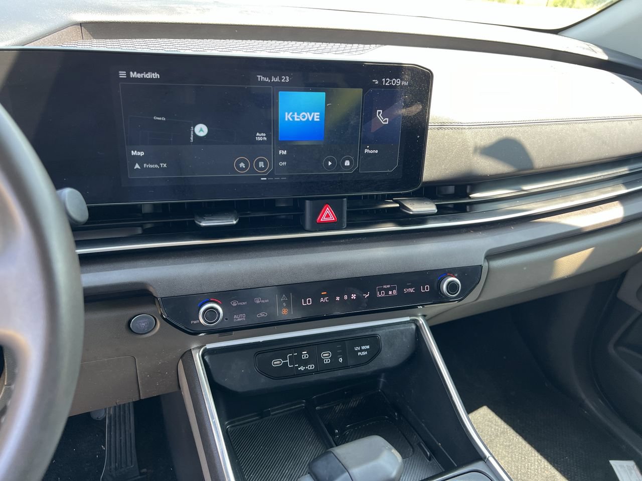 Used 2025 Kia Carnival EX FWD image 8