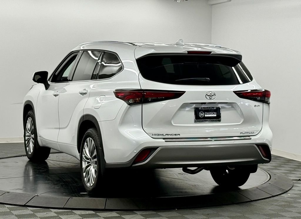 Used 2026 Toyota Highlander Platinum image 10