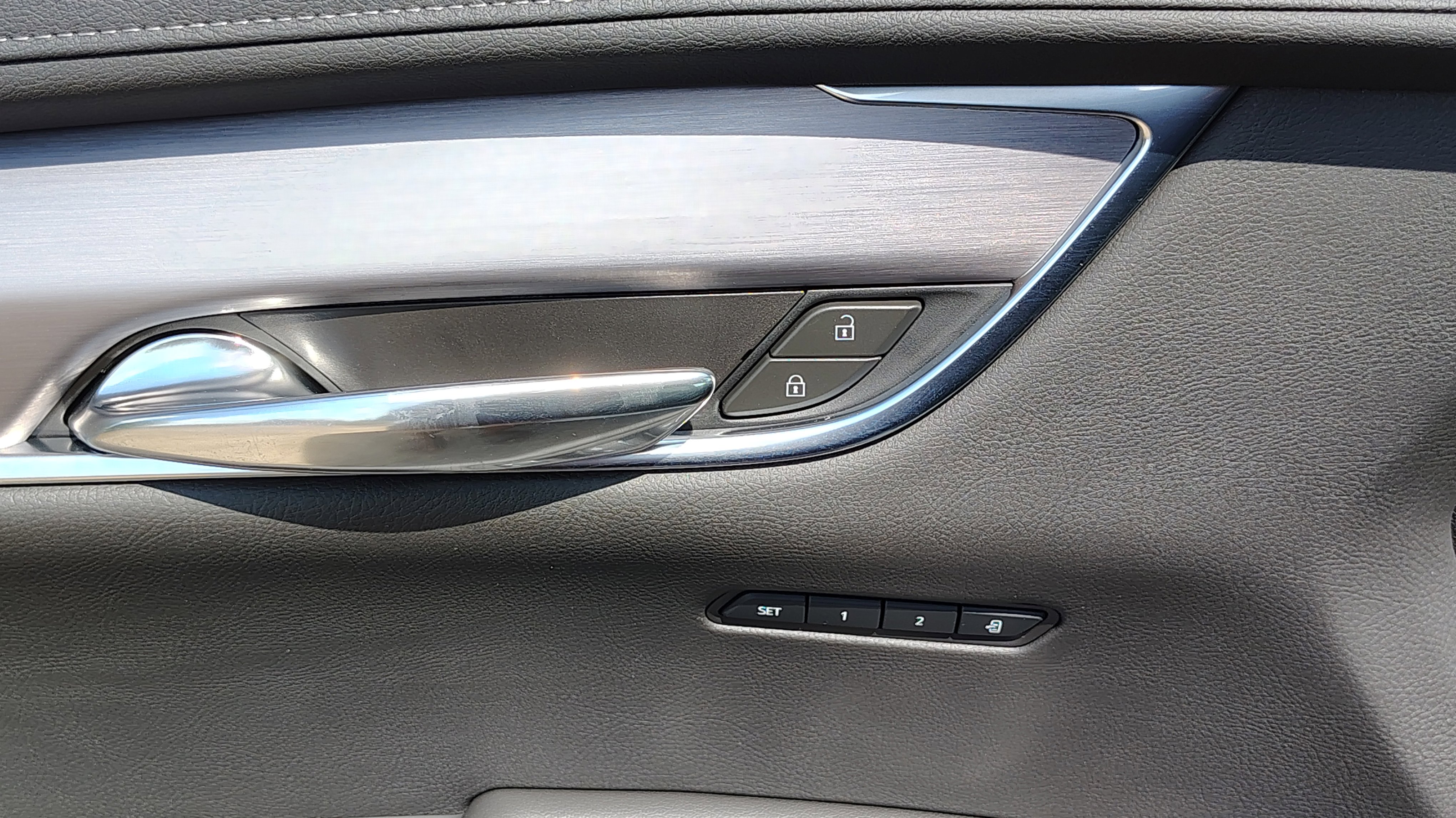 New 2025 Cadillac XT6 Luxury w/ LPO, Premium Carpet Package image 12