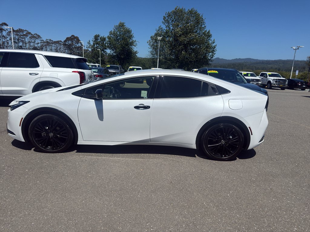 Used 2025 Toyota Prius FWD image 22
