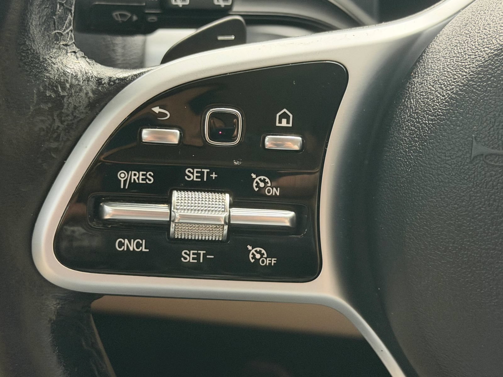 Used 2020 Mercedes-Benz GLB 250 w/ Premium Package image 26