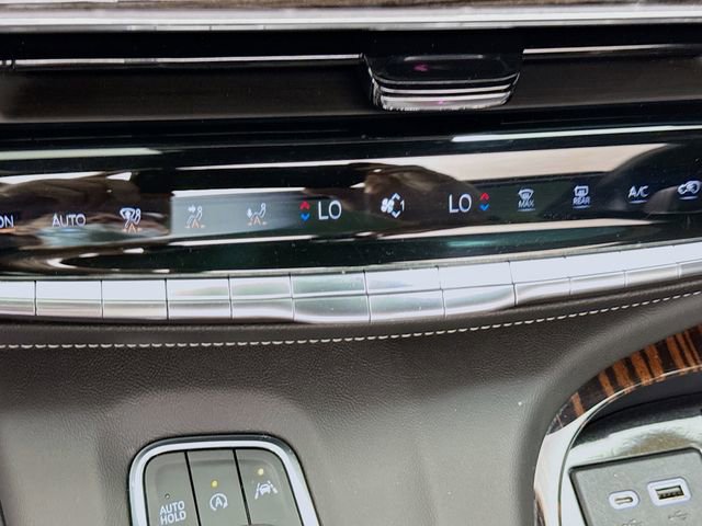 Used 2022 Cadillac Escalade Premium Luxury AWD/4WD image 18