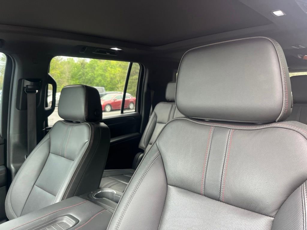 Used 2023 Chevrolet Suburban RST w/ Luxury Package AWD/4WD image 9