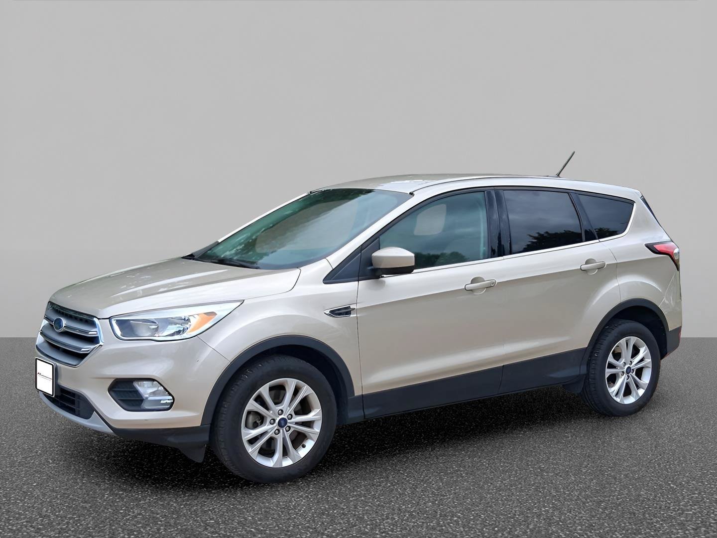 Used 2017 Ford Escape SE w/ SE Cold Weather Package AWD/4WD image 1