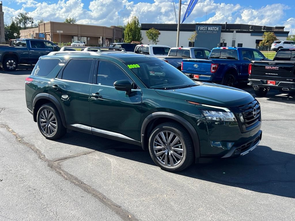 Used 2023 Nissan Pathfinder SL w/ SL Premium Package FWD image 6