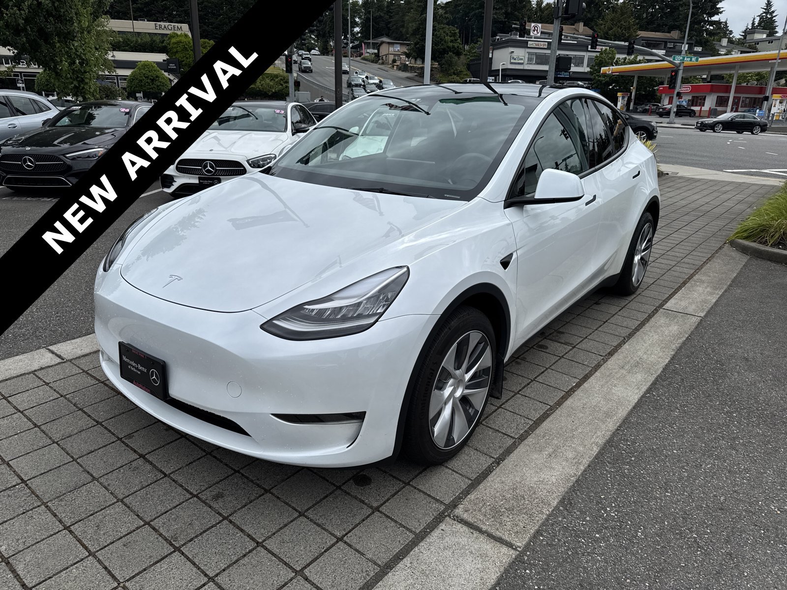 Used 2023 Tesla Model Y Long Range AWD/4WD image 1
