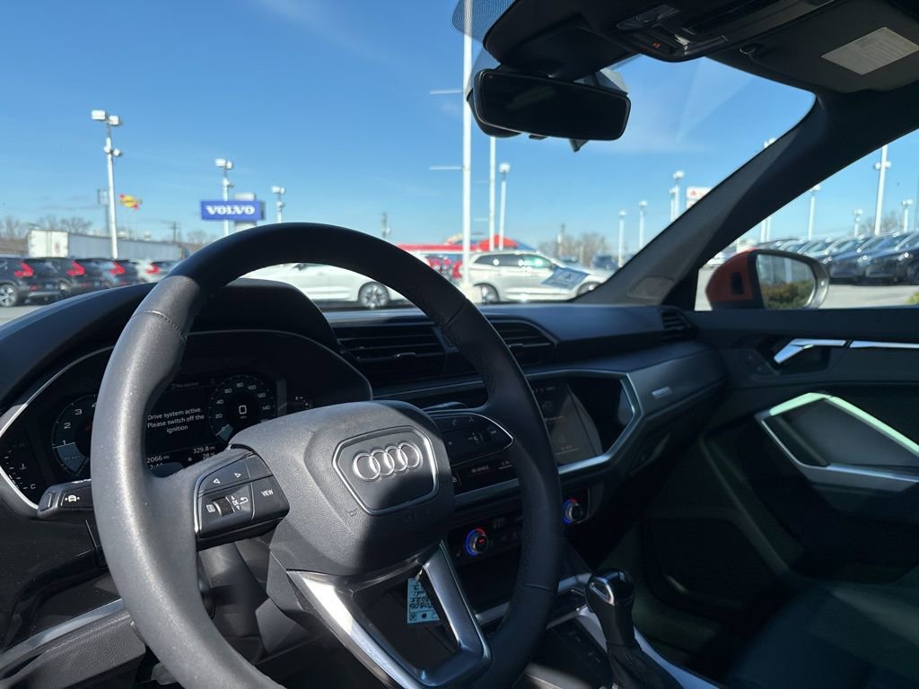 Used 2025 Audi Q3 2.0T Premium image 16