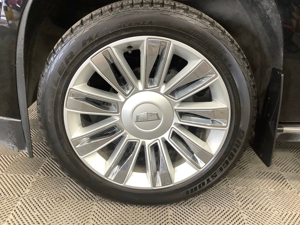 Used 2018 Cadillac Escalade Platinum image 3