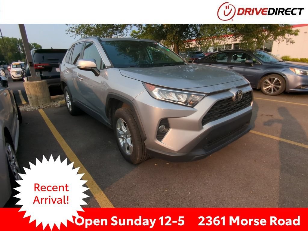 Used 2021 Toyota RAV4 XLE w/ Convenience Package FWD image 1