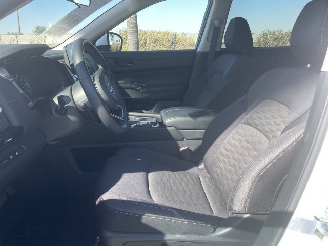 Used 2025 Nissan Pathfinder SV FWD image 18